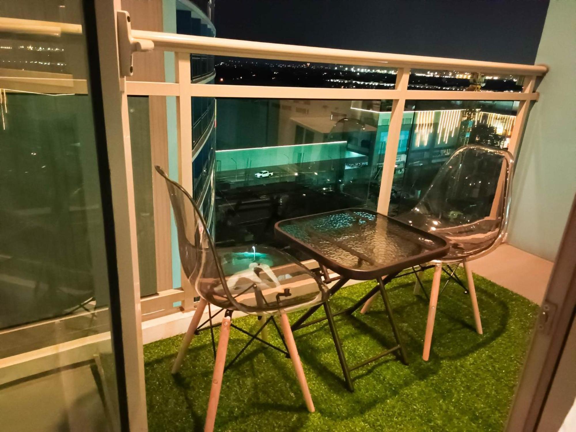מנילה Beach Front Living In The Heart Of The City, Azure Residences מראה חיצוני תמונה